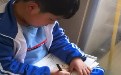 坐在马桶上做作业的好学生搞笑图片 坐在马桶上做作业的好学生搞笑图片