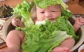 当妈妈的也真狠,看你的小孩子的吓坏了 当妈妈的也真狠,看你的小孩子的吓坏了