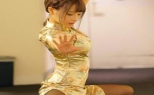 好想和美女比试比试，看哪个更胜一筹
