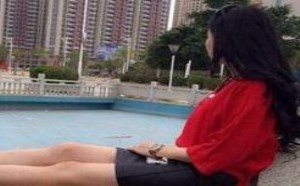 美女在仰望什么，小心你都不知道是怎么摔下去的
