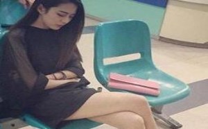 美女经历了什么，要来看妇科医生