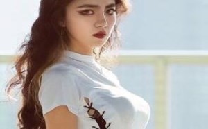 美眉：性感极品美女大奶坚挺诱惑图片