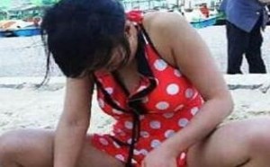 沙滩美女你的节操上哪去了