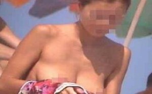深圳大梅沙美眉换衣门不雅照流出