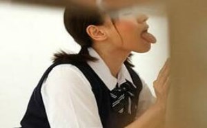 美女肿么舔得身体发烫得把小裤衩都脱了