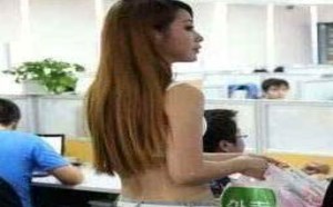 送外卖的性感美女被公司的人盯着看
