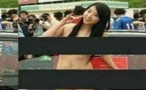 模特美女把衣服截掉后更吸引人注目
