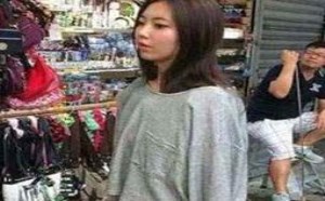 美女脱衣图：让我不敢直视的性感时尚裙子