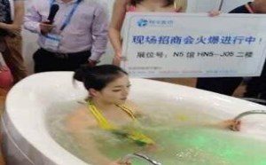 美女作为诱饵，商家真是啥都能想得出来