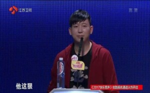 长腿美女量腿长 “长腿哥”邂逅“长腿妹”