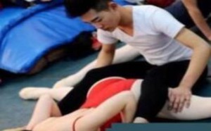 帮体操美女压腿视频邪恶视频大全