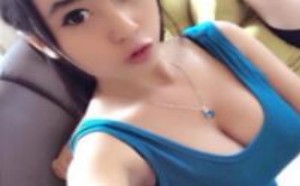 极品美女自拍视频！美女右上角发现了新大陆
