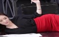 美女性感红色紧身短裙躺着姿态撩人写真视频