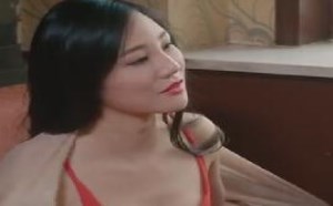 模特美女故意脱外套相亲有房有车董事长！
