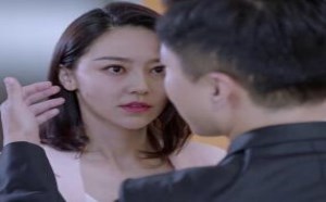 富家女闺蜜出现 让正在侮辱美女的老总瞬间吓破胆