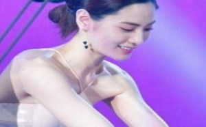“乳胶”人鱼裙美到犯规 堪称全球最漂亮美女