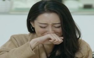 小伙净身出户也要与富家女离婚 让美女崩溃大哭 